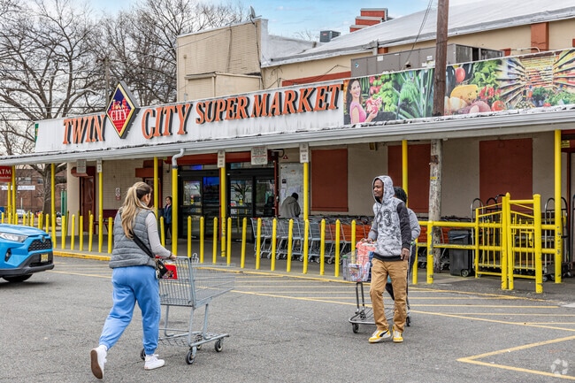 Twin City Supermarket near Dayton provides fresh produce, pantry staples, and household essentials for shoppers.