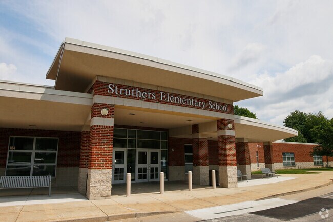 Struthers Elementary School offers a rigorous academic curriculum.
