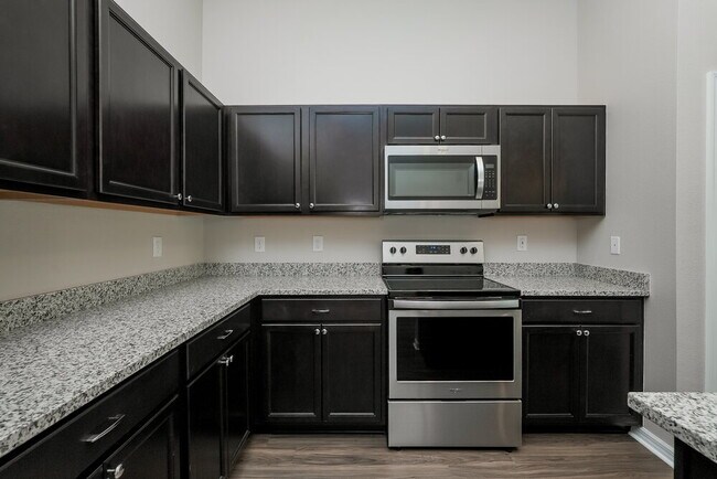 10221 Carp Holw Rd, Sun City Center, FL 33573 - photo 6