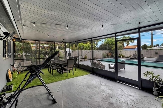 530 NW 39th St, Oakland Park, FL 33309 - photo 3