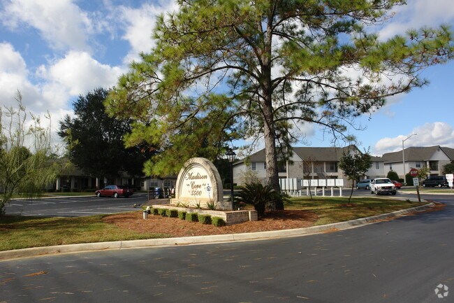 Madison Cove, Gainesville, FL 32608 - photo 2