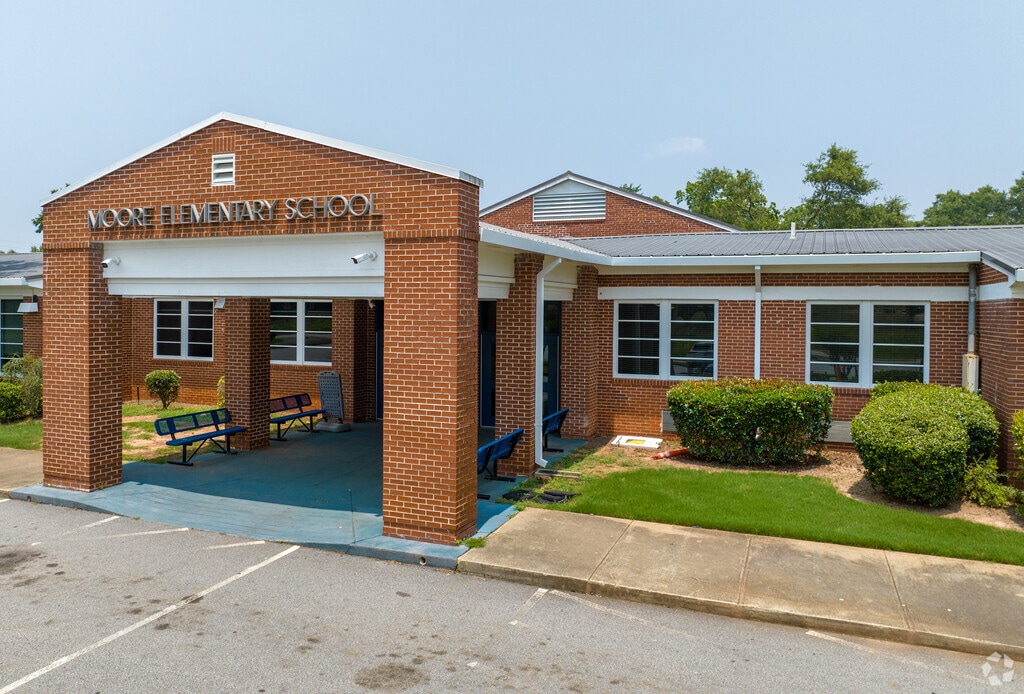 Moore Elementary School is located at 201 Cabin Creek Dr, Griffin, GA 30223.