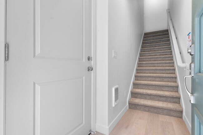 566 N Buffalo Grass Ln, Lindon, UT 84042 - photo 5