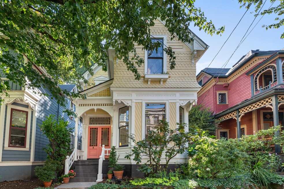 1720 NW Hoyt St, Portland, OR 97209 - photo 1