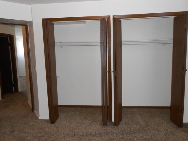 1007 13th Ave W unit 4, Williston, ND 58801 - photo 4