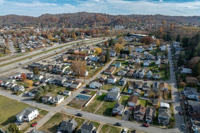 Clator residents enjoy the convenience of the neighborhood's proximity to the interstate.