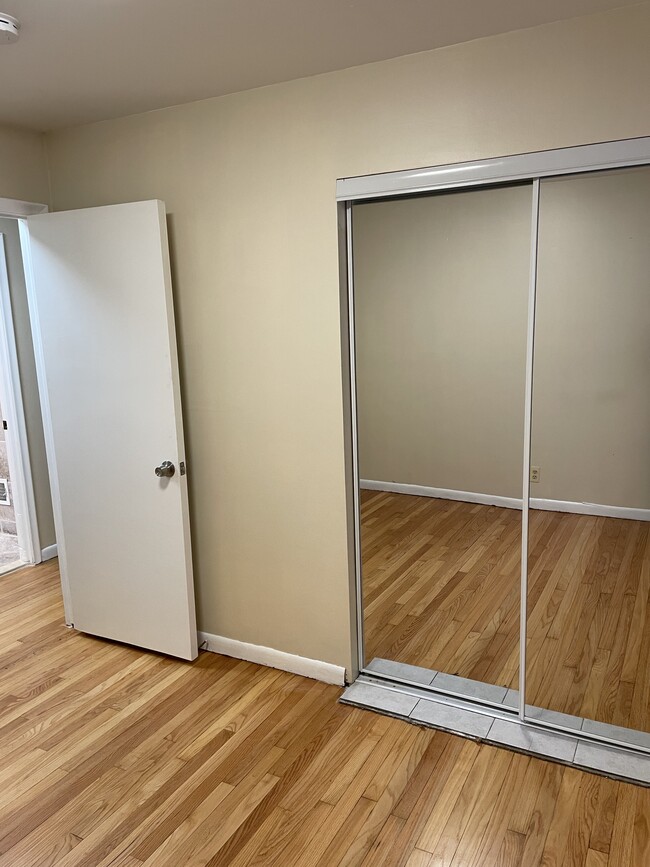 6217 Beech Daly Rd, Taylor, MI 48180 - photo 5