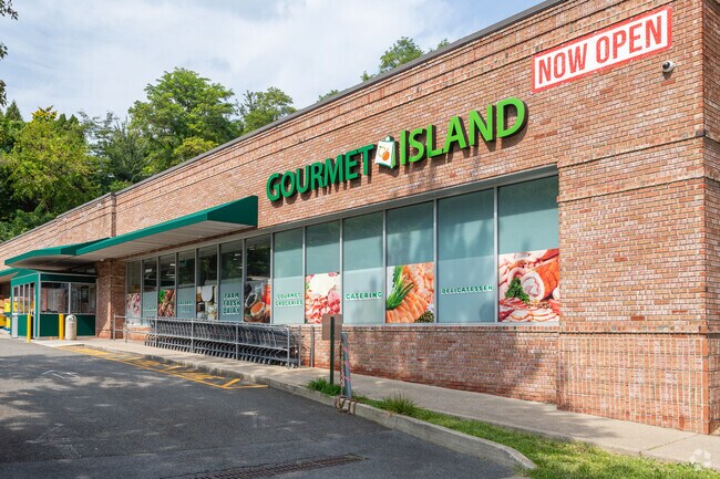 Gourmet Island offers organic produce and specialty groceries.