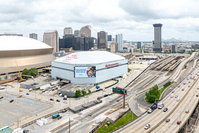 The Warehouse District hosts the Caesars Superdome and the Smoothie King Center.