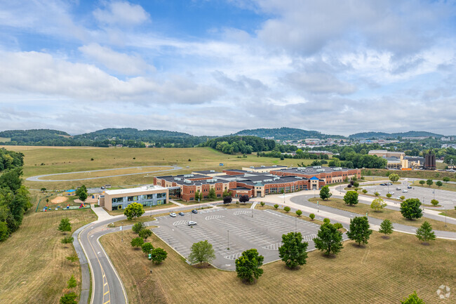 Smithland Elementary School shares the same building with Skyline Middle School.