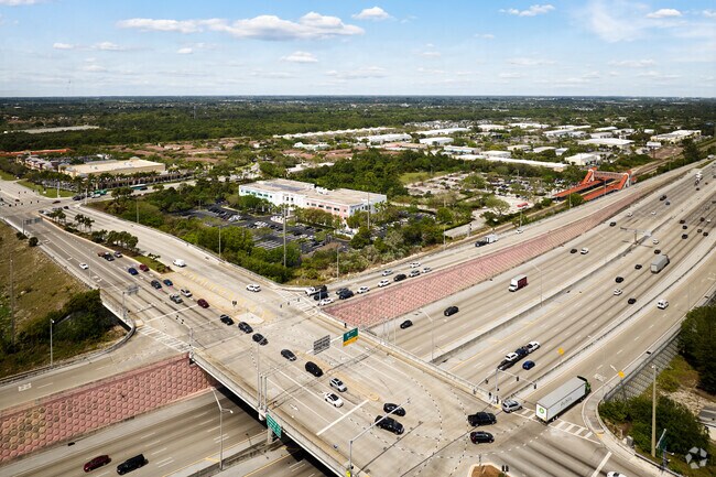 The I-95 is just beside Quantum Park, making commutes to beach or work easy for residents.