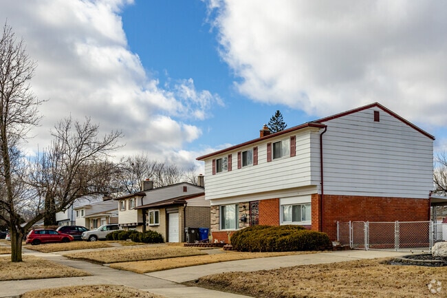 Larger architectural styles in Inkster lean into colonial and split-level floor plans.