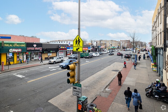 Castle Hill Avenue runs through Unionport.