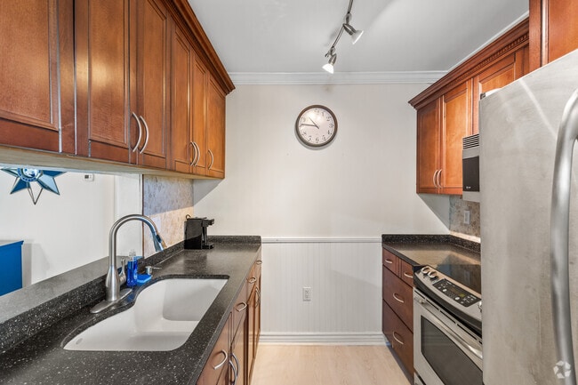 2BR, 1BA - 1000SF - Kitchen