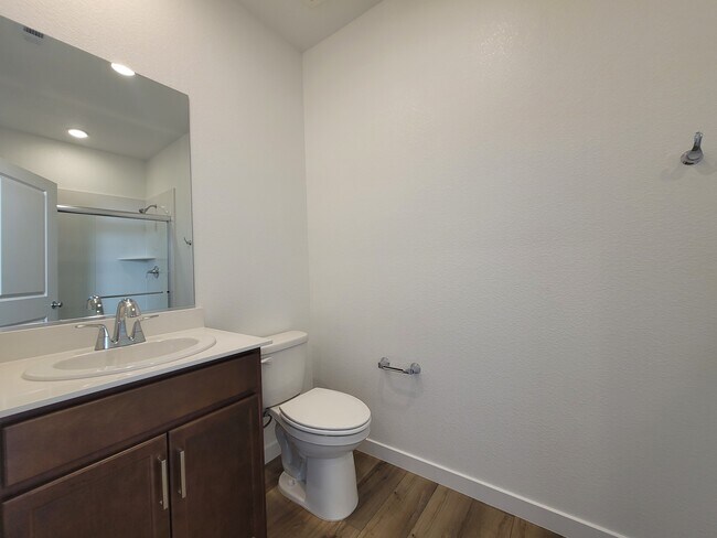 722 Rosazzo Ln, Manteca, CA 95337 - photo 4