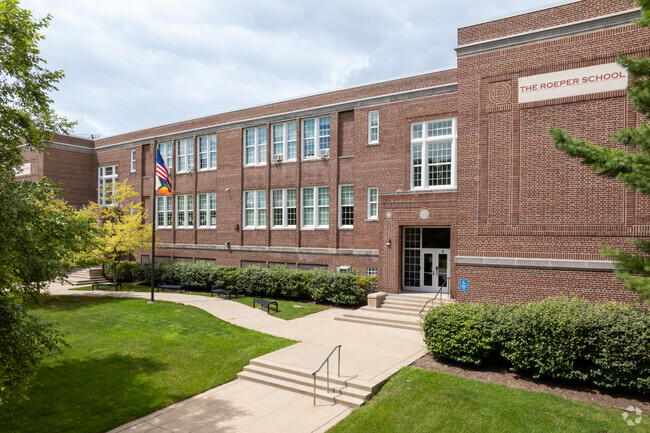 Roeper School's main entrance.