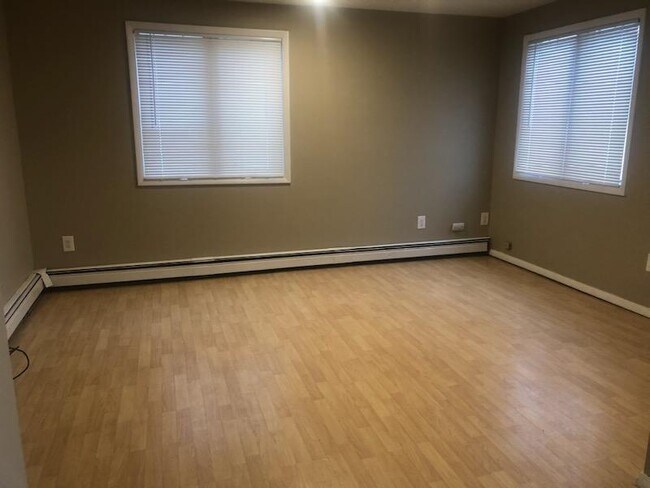 104 N Jefferson Ave, Lindenhurst, NY 11757 - photo 5