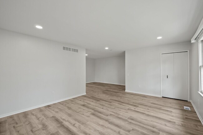 Chestnut Oaks Apartments, Southfield, MI 48076 - photo 6