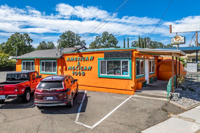 Joe’s Giant Orange Café serves Mexican and American style dishes in Pine Grove.