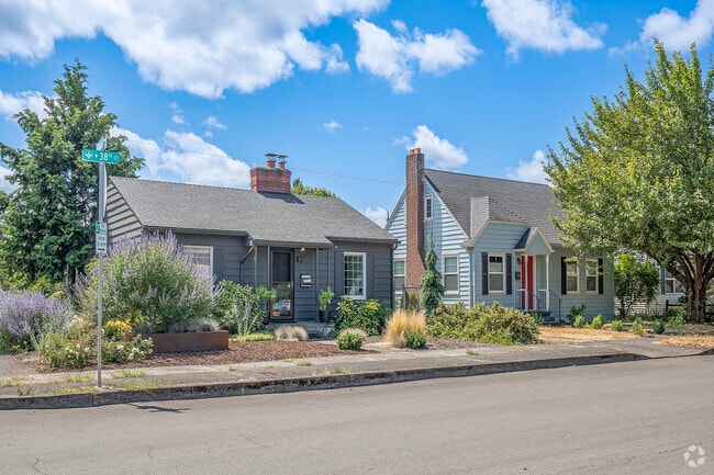Row of various cottage style homes in the Lincoln neighborhood.