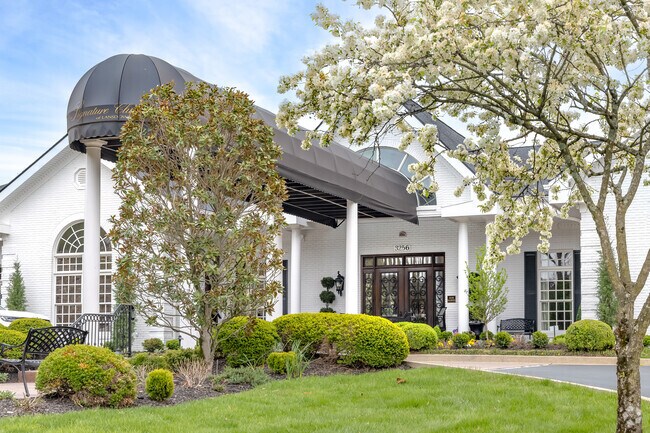 The Signature Club in Lansdowne has a pool, tennis courts, and fitness center.