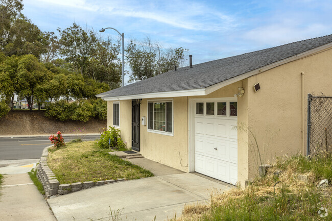 Living across the Skyline Recreation Center in Jamacha Lomita.