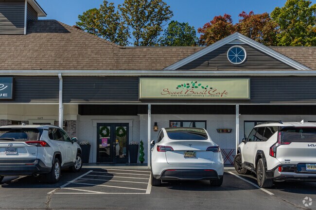 Sweet Basil Alabama serves fine gourmet foods and offers catering for everyone near Edgemont.