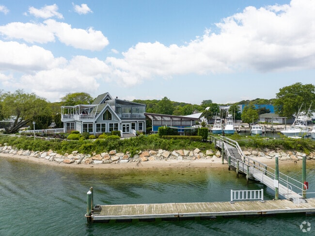 Cowfish restaurant has a water-taxi that can be taken to the rum bar Rumba, just a 5 minute ride down the canal in Westhampton.