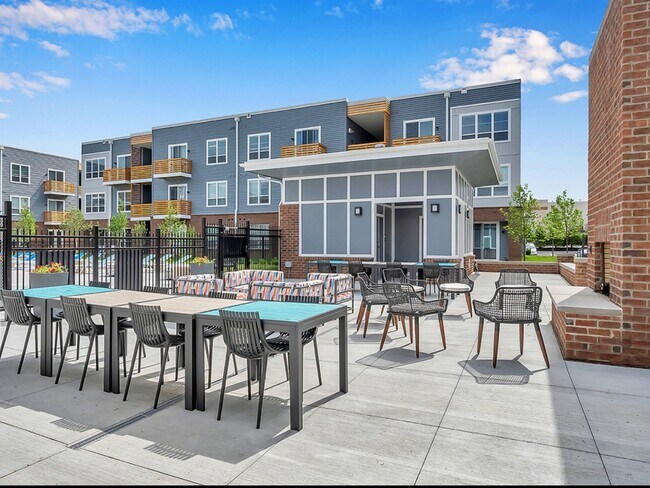 Graceland Flats, Columbus, OH 43214 - photo 2