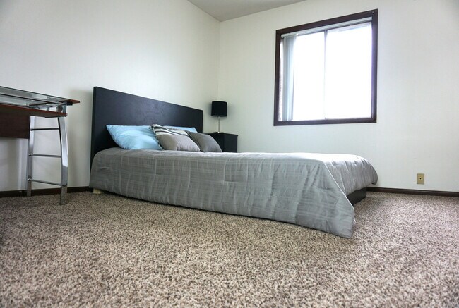 Orleans Square, Ralston, NE 68127 - photo 2