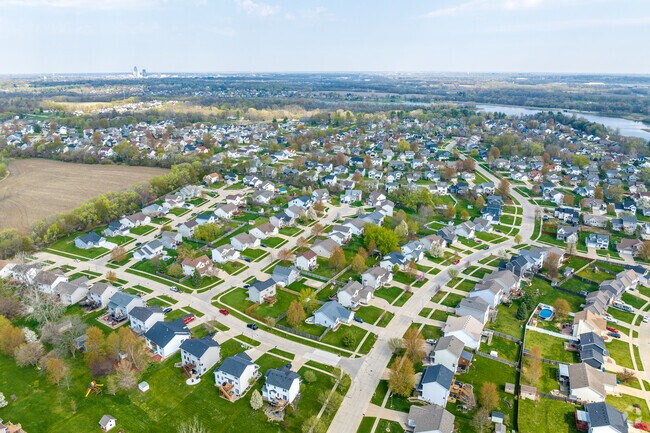 Bloomfield/Allen is a South Des Moines neighborhood highlighted by Lake Easter.