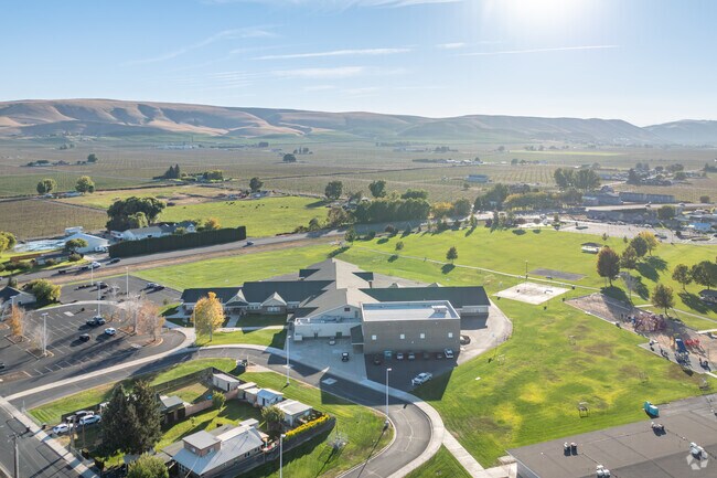 Moxee Elementary School encourages students to succeed.