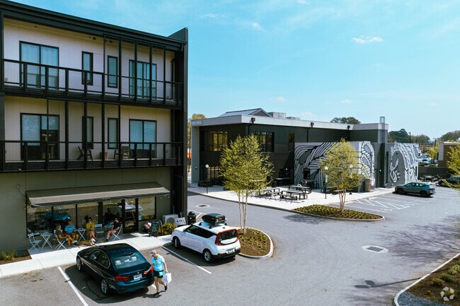 Enjoy lunch at Stella's Grocery in Cedarhurst.