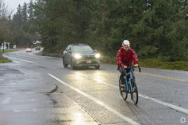Dedicated bike lanes make for safe cycling in the Ashcreek neighborhood.