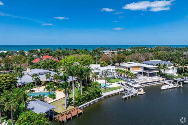 Aqualane Shores sits between Naples Bay and the Gulf of Mexico, great for boating.
