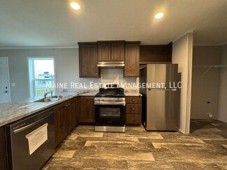 131 D St, Pittsfield, ME 04967