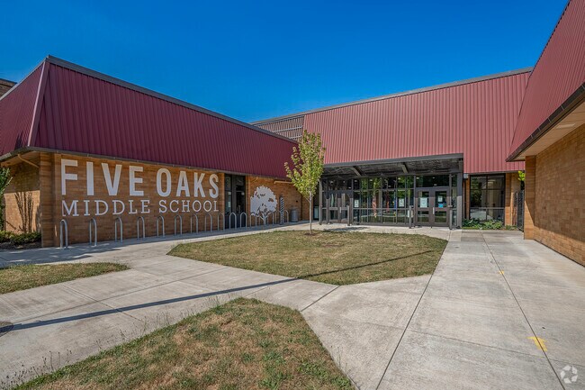 Students in Tanasbourne attend Five Oaks Middle School.