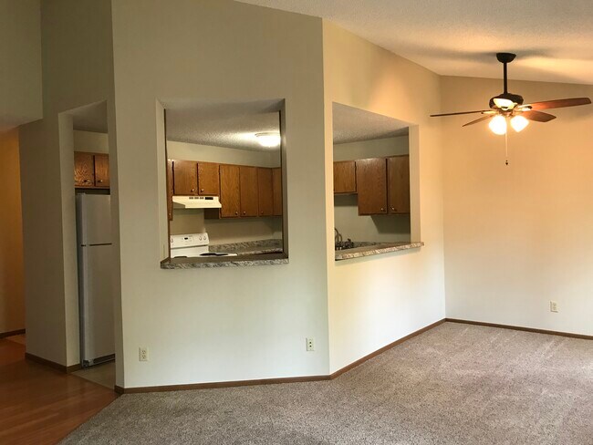 1389 Berry Ridge Rd unit 303, Eagan, MN 55123 - photo 4