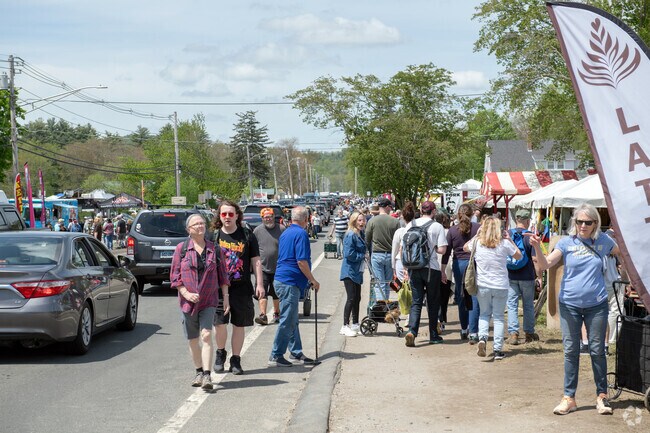 Make sure to arrive early and avoid the rush at the Brimfield Antique Market.