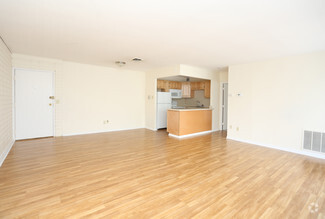 2 Pearl St, Woburn, MA 01801