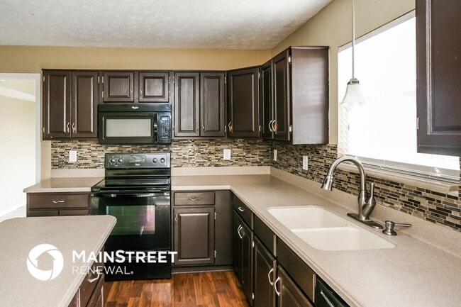 6672 Colleens Way, Indianapolis, IN 46221 - photo 7