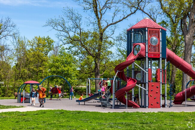 Simpson Park is the oldest city park in Chillicothe and offers 35 acres of serene areas mixed within plenty of facilities for the active.