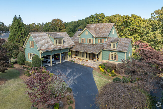 Lakeshore also offers Dutch-Colonial houses with private docks.