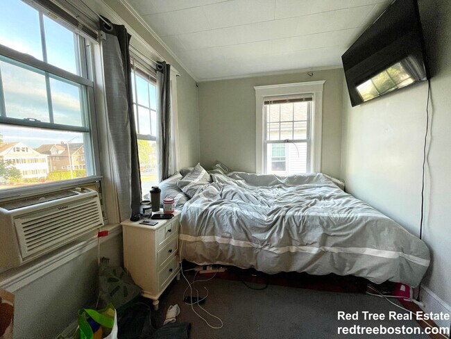 896 Fellsway unit 2, Medford, MA 02155 - photo 6