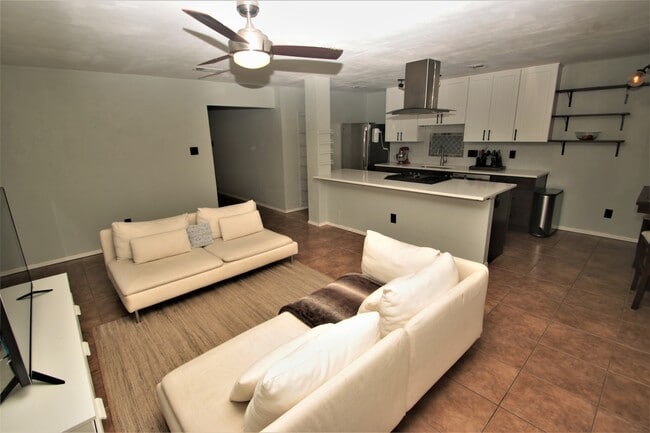 Living Room/Kitchen