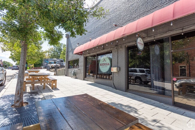 Falls Lake residents are only about 15 minutes away from restaurants and shopping in downtown Wake Forest.