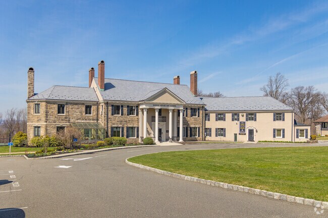 Saddle River Day School, a private K–12, earns an A‑plus from Niche.
