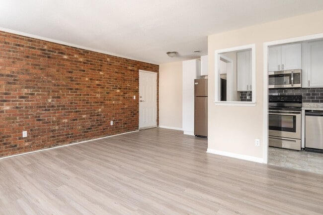 Mendenhall Square, Greensboro, NC 27403 - photo 4