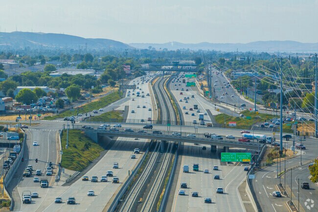 The California Delta Highway is the main commuting thoroughfare for Marina Park.