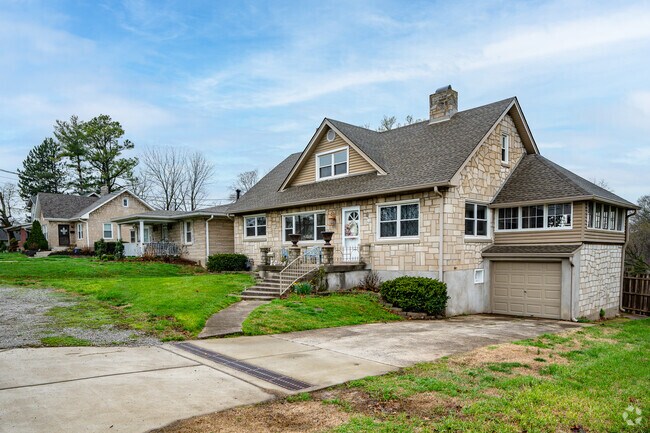 Homes in Poplar Level come in a variety of stles.